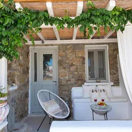 Mykonos Dot Ano Mera