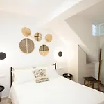 Mykonos Dot * Ano Mera