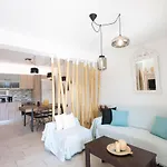 Mykonos Dot Ano Mera
