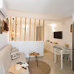 Mykonos Dot *