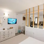 Mykonos Dot *